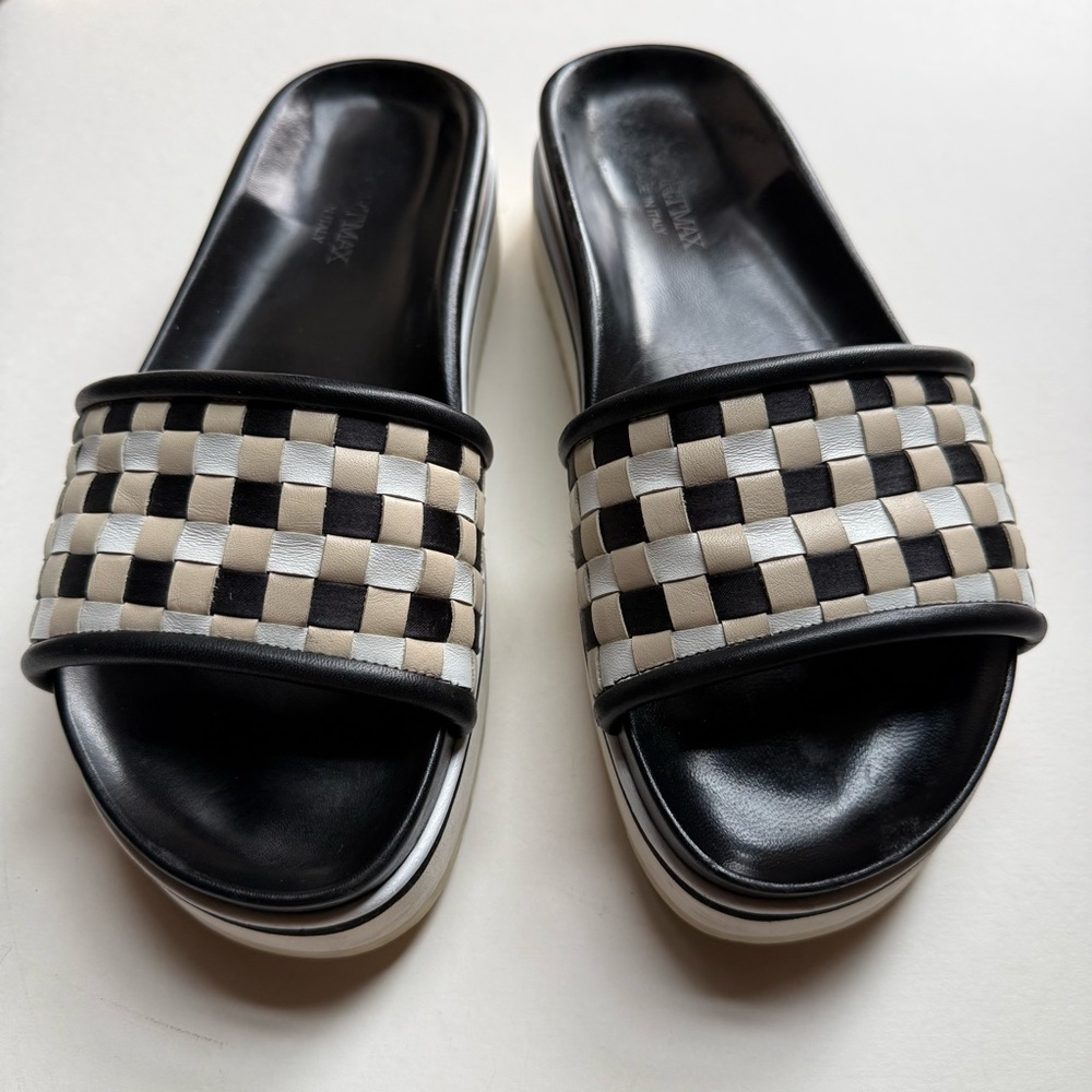 SPORTMAX Multicolor Leather Mulies
Black, White, Beige colors
Made in Italy